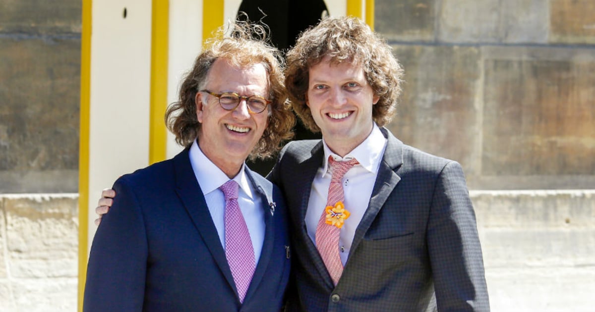 Hij droomde van een carrière als brandweer, maar André Rieu maakt zoon ...