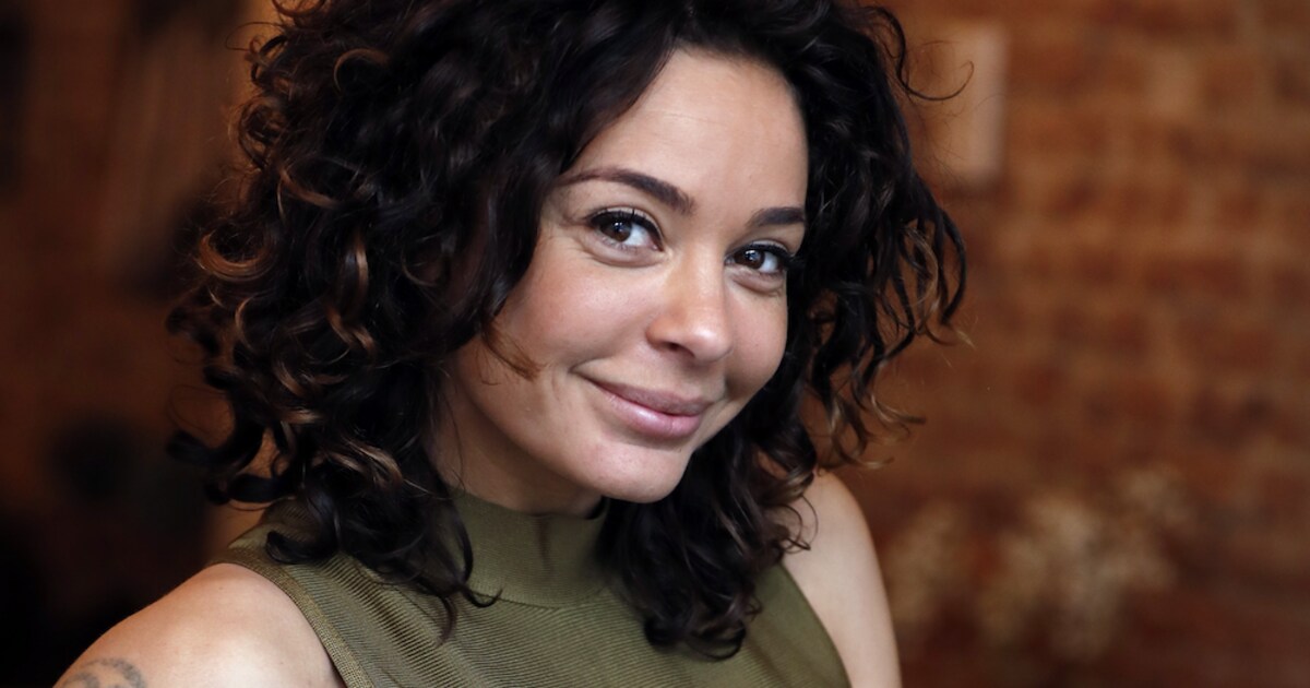 Pikante videoclip van Fajah Lourens weer online