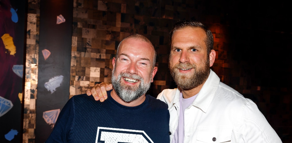 npo-dj-jeroen-kijk-in-de-vegte-maakt-opnieuw-de-gang-naar-het-altaar