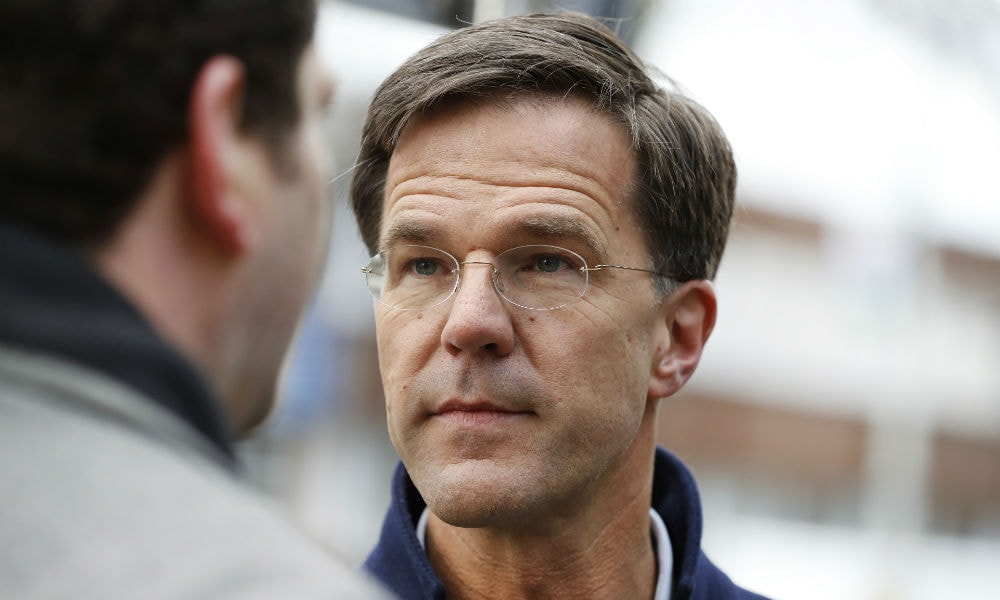 Mark Rutte schudt voorlopig geen handen
