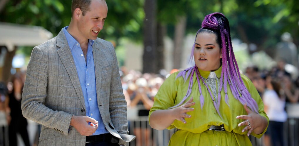 Prins William wandelt met songfestivalwinnares Netta door Tel Aviv