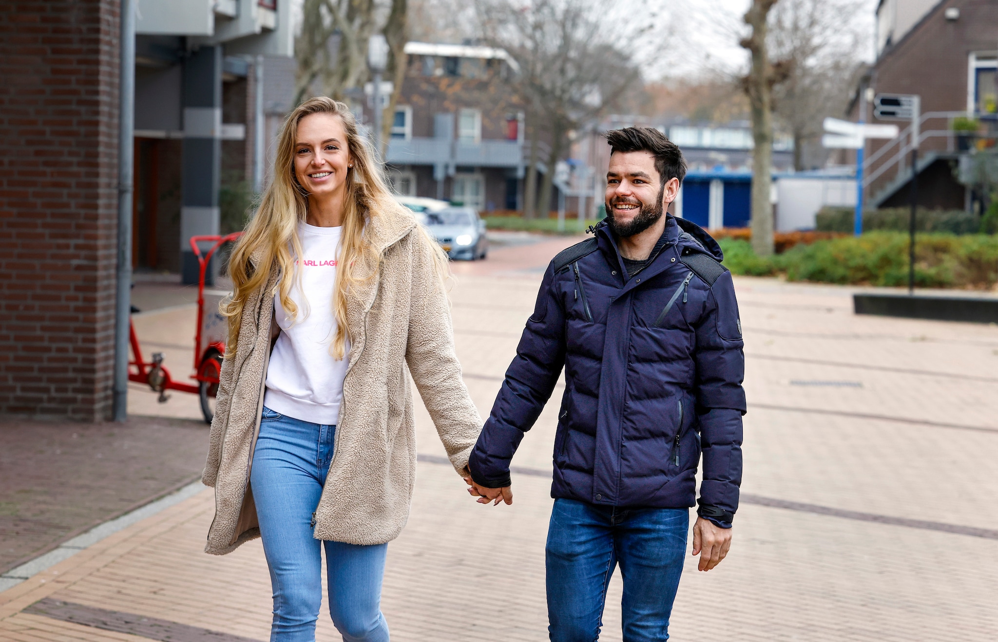 Nieuwe liefde Sjinkie Knegt niet alleen uit de kleren voor hém