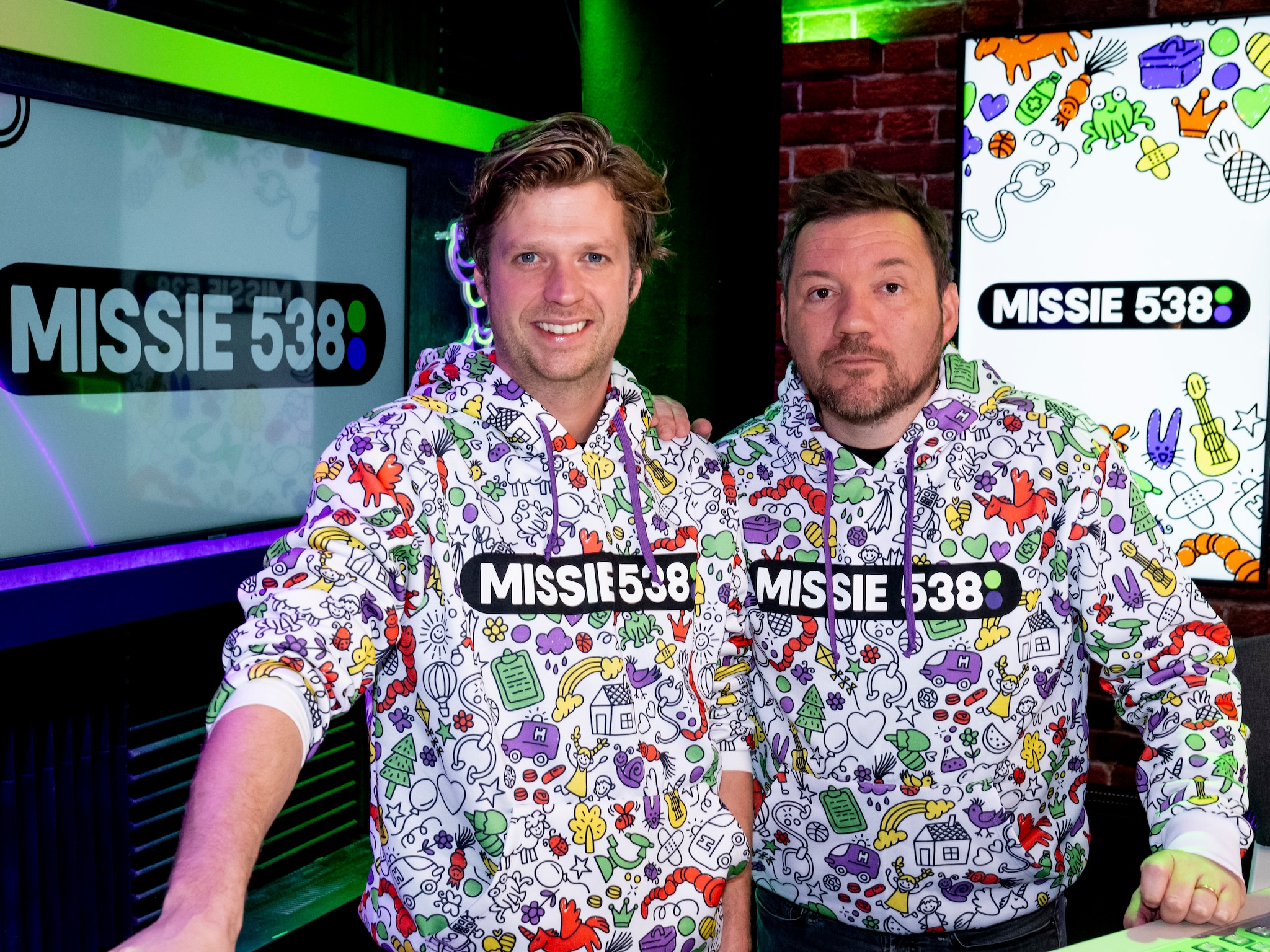 Oeps! 538-dj Tim Klijn begaat blunder die bijna te bizar is om waar te zijn