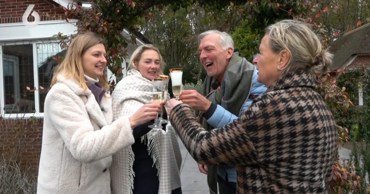 Meilandjes trekken champagne uit de kast in Chateau Meiland om nieuwe boom  te verwelkomen: 'Overdreven familie'