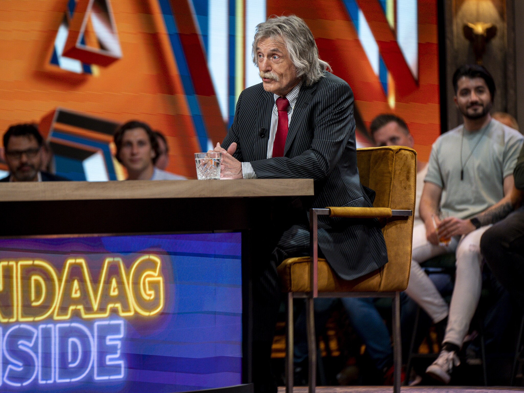 Johan Derksen hint naar contractverlenging bij Vandaag Inside