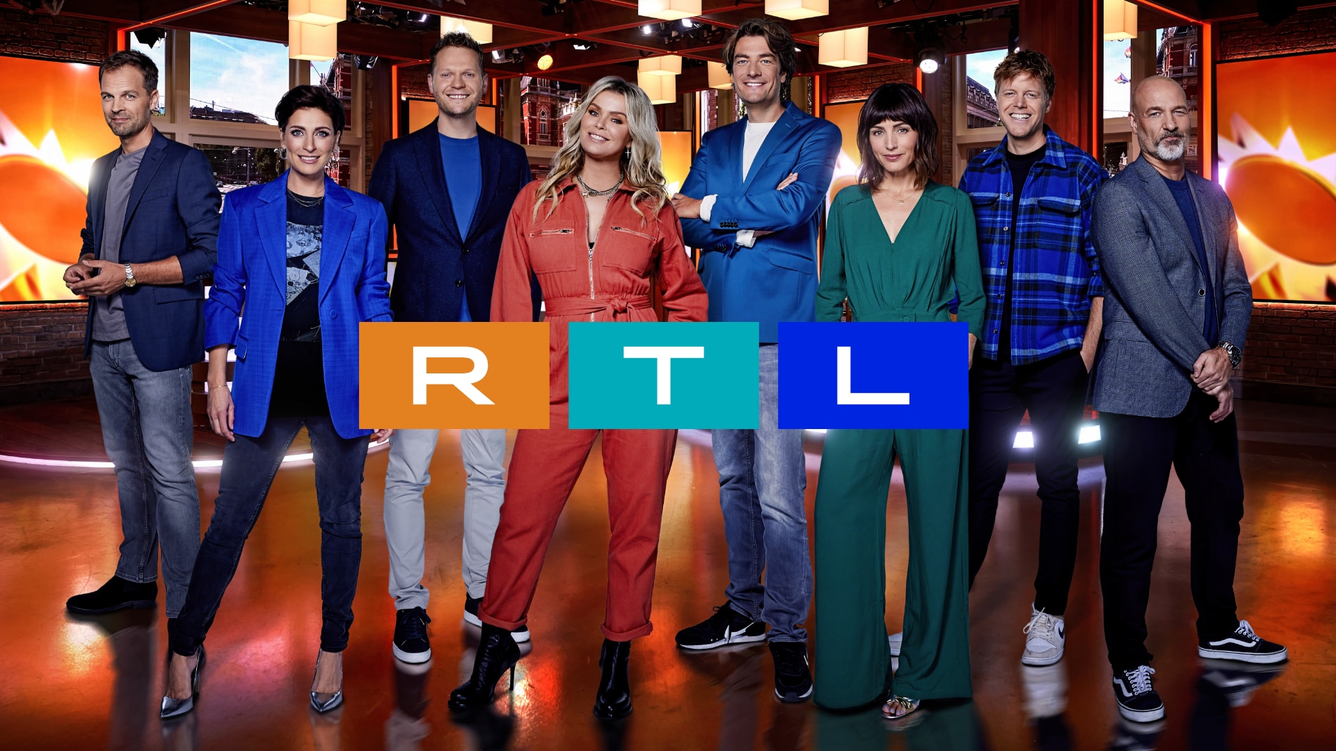 Deze presentator staat vrijdag aan bij desk bij RTL Boulevard