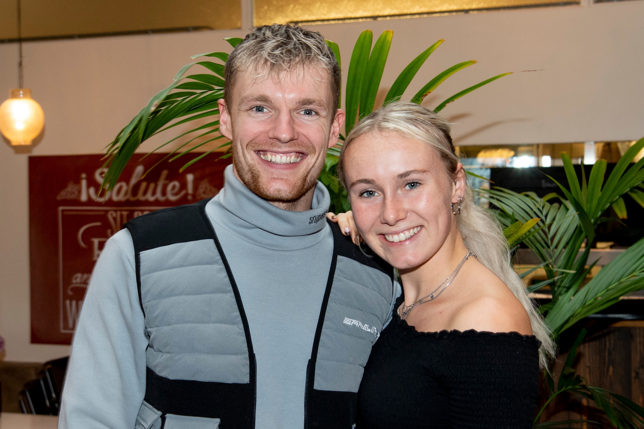 Enzo Knol en vriendin Myron verwelkomen eerste kindje