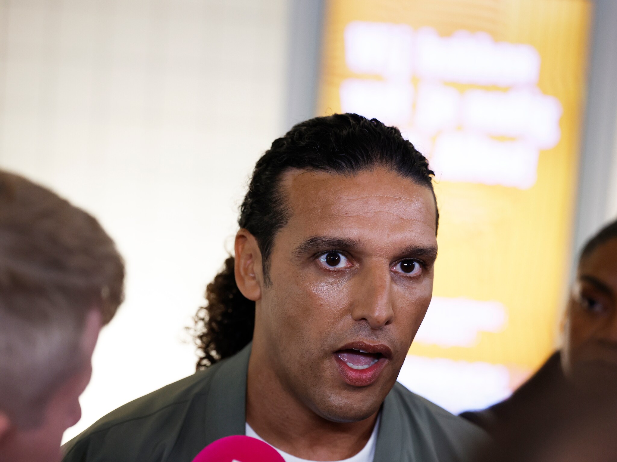 Ali B Schakelde Ook Khalid Kasem In Om Slachtoffers Zedenzaak Te Benaderen