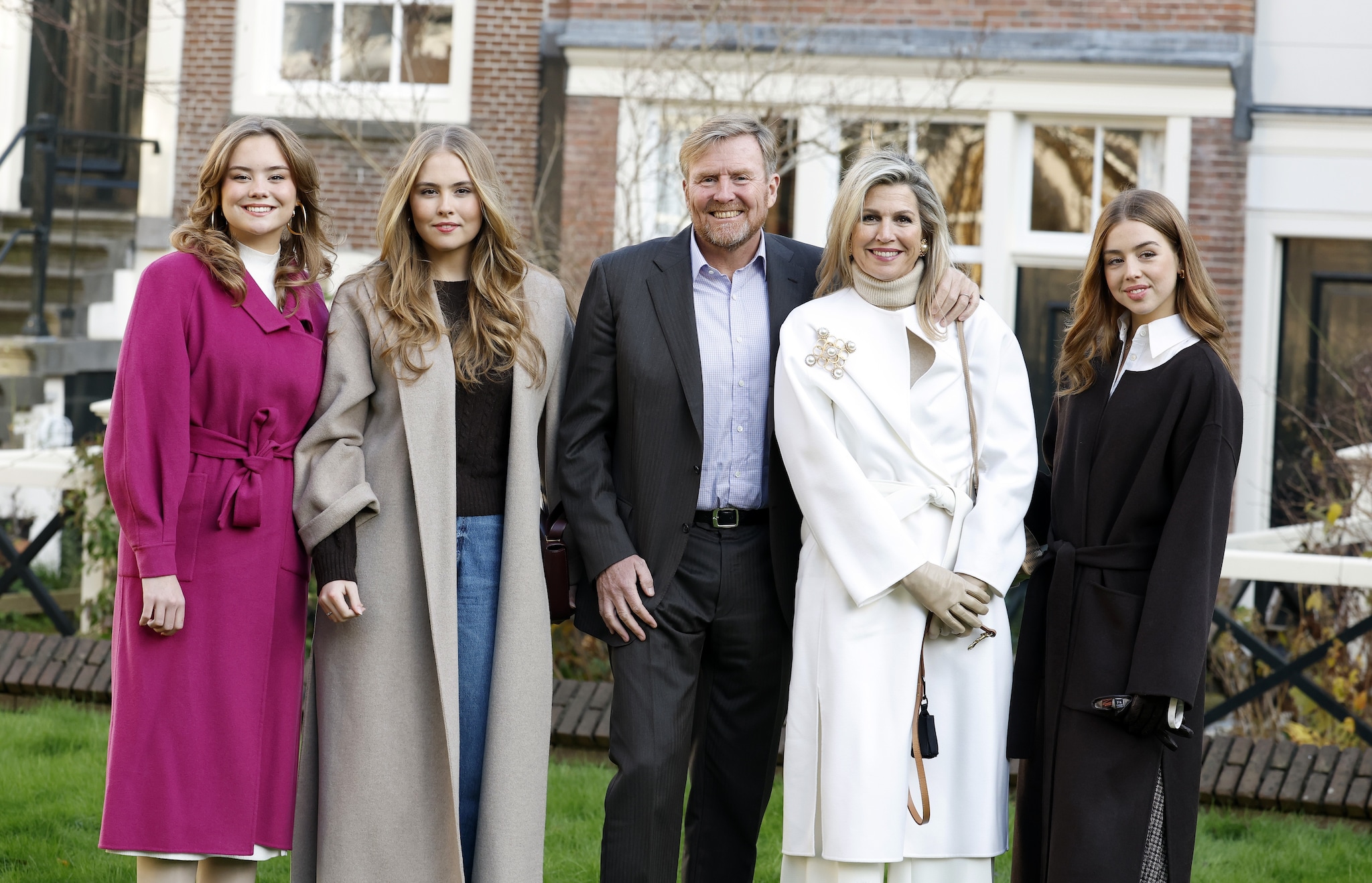 Fotosessie Oranjes uitgesteld na armbreuk prinses Amalia