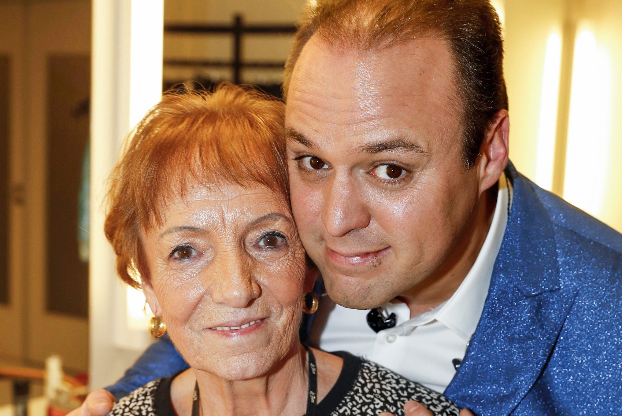 Frans Bauer leert omgaan met dementerende moeder