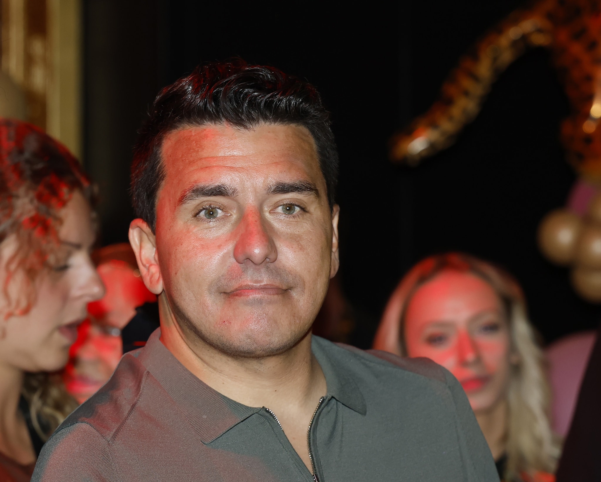 Jan Smit verrast scholieren in opvallende vermomming