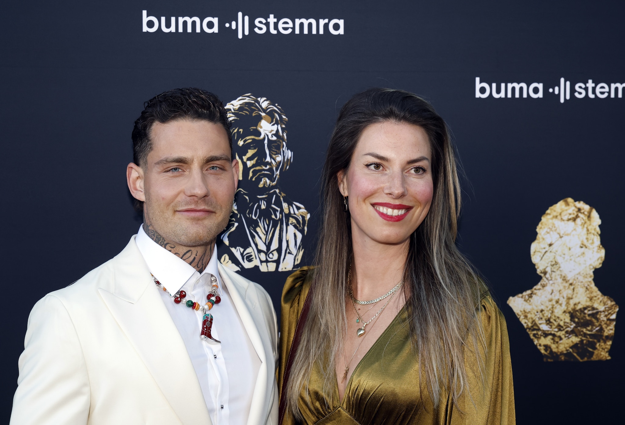 Douwe Bob herdenkt overleden zoon met ontroerend kerstgebaar