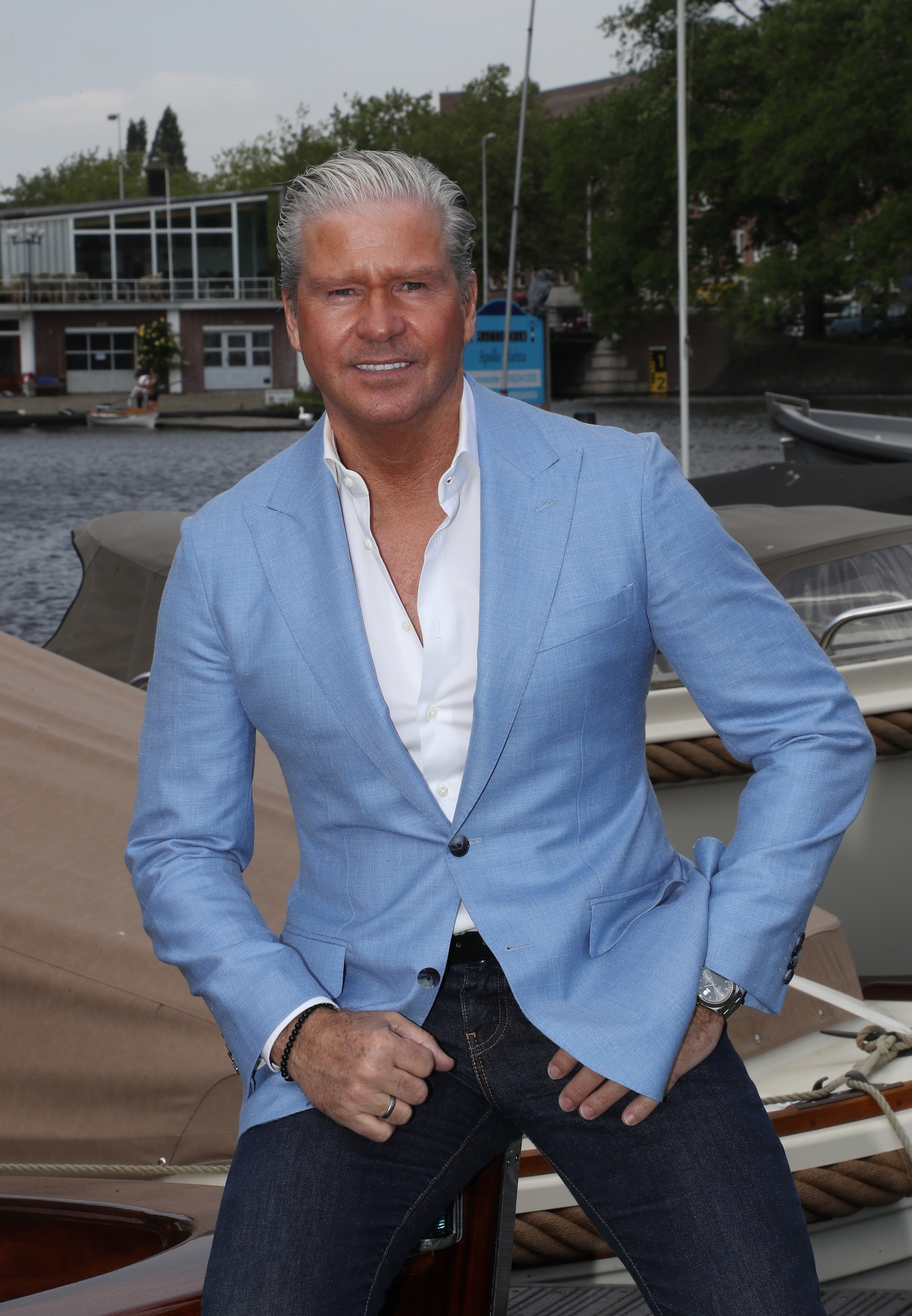 meer-dan-de-gele-zwembroek-dit-is-dries-roelvink-door-de-jaren-heen