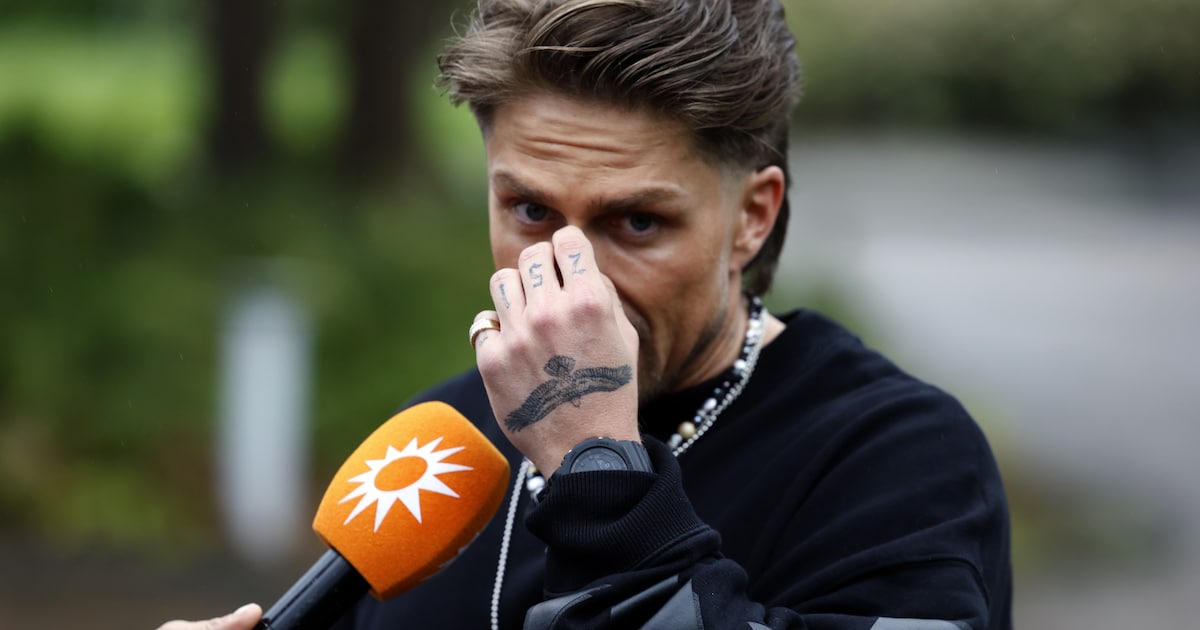 André Hazes doet pijnlijke ontdekking op Schiphol