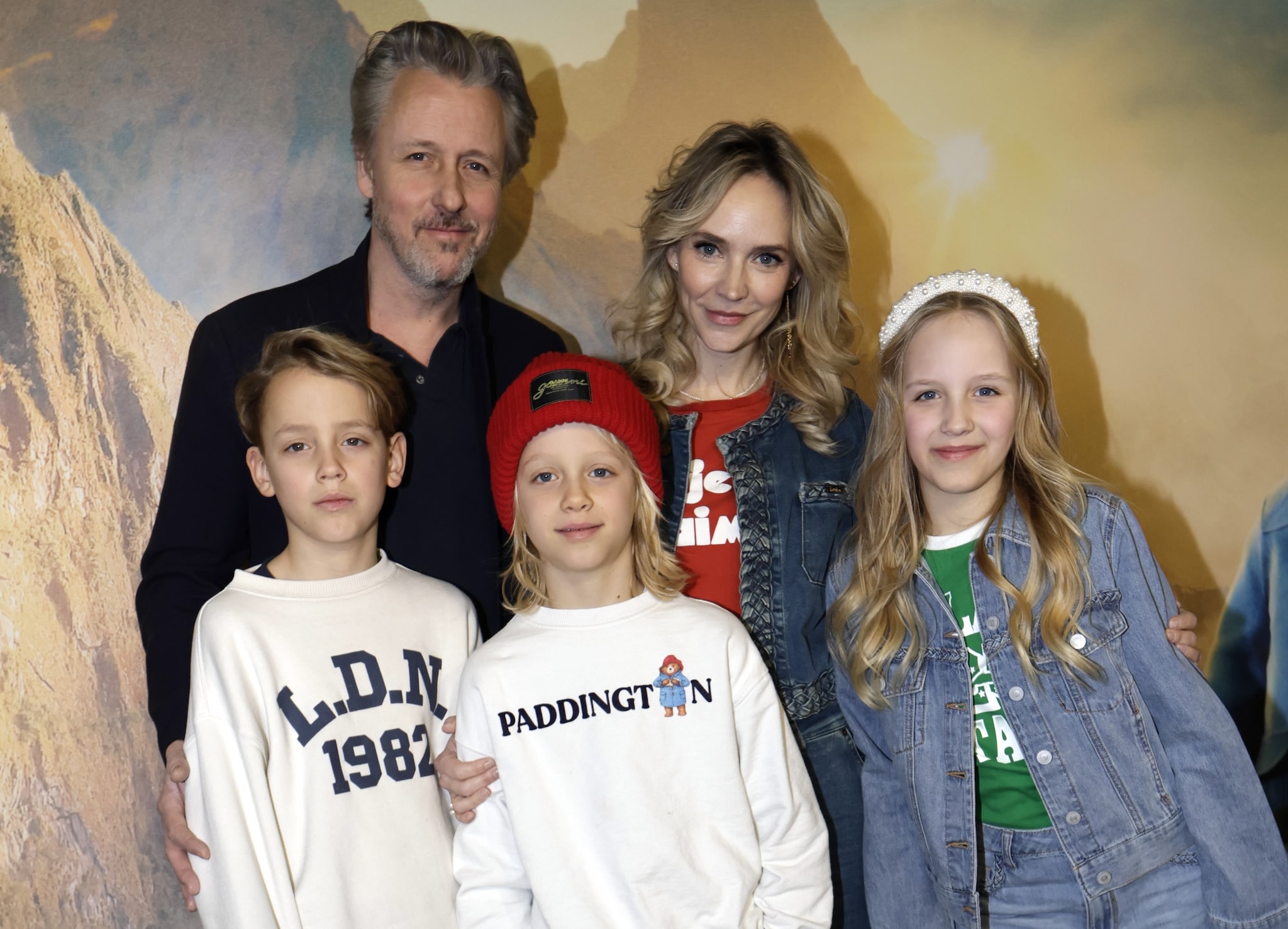 Daan Schuurmans en Bracha van Doesburg met hun kinderen Edwin Smulders