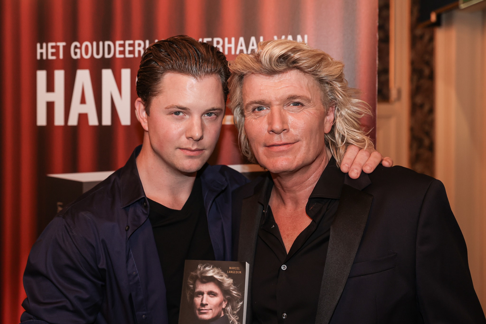 25-09-2023, Carré, Amsterdam, NLD. Boekpresentatie Hans Klok. Op de foto: Dann van Ling en Hans Klok. Foto: NL Beeld / David Heukers NL Beeld / David Heukers
