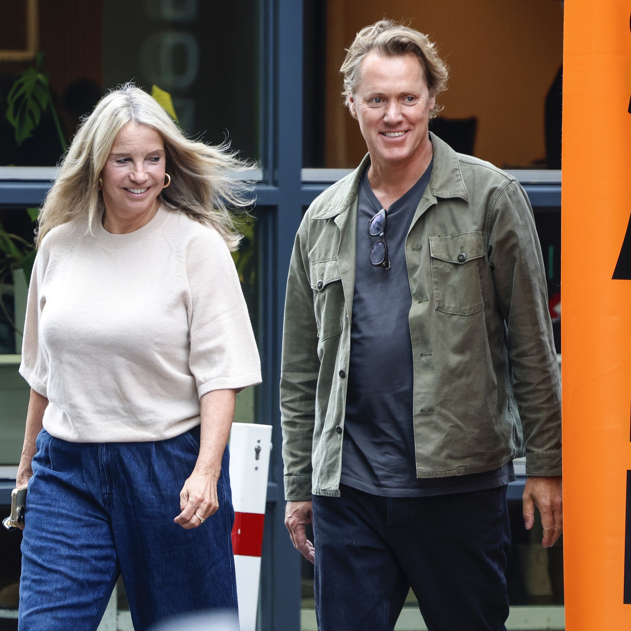 Maureen du Toit omringd door 'Hart van Nederland'-collega's op huwelijksdag